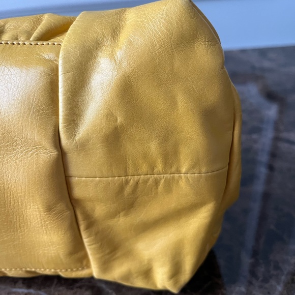 Bright yellow leather bag - Picture 10 of 12